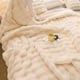 thumbnail image 2 of Manta de terciopelo de conejo de lujo y ligera para invierno, manta gruesa de terciopelo de doble cara para dormitorio, manta de siesta de felpa de conejo avanzada, 2 of 5