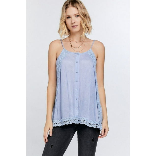 Camisola Estilo Bohemio con Ribete de Encaje Festoneado, Botones Detallados, Aberturas Laterales Texturizadas Sutiles y Capas Superpuestas.