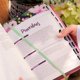 thumbnail image 4 of Biblia de estudio Vida Publishers RVR60 Mujer Leathersoft Orquídea, 4 of 9