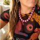 thumbnail image 1 of Collar Chicle Rosa – cuentas acrílicas de 20 mm que le cambian la cara a cualquier outfit, 1 of 3