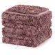 thumbnail image 1 of Manta UGG 279 cm × 229 cm de piel sintética Rojo Gooseberry, 1 of 9