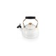 thumbnail image 1 of Tetera Le Creuset 1,7 L Blanco/Oro con Silbato, 1 of 3