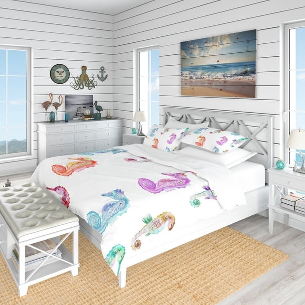 Designart 'Patrón con caballitos de mar multicolor' Juego de cama náutico y costero