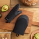 thumbnail image 2 of Mini guantes de horno KitchenAid con soporte para ollas, 5.5 x 9 pulgadas, paquete de 2, 2 of 7