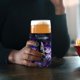 thumbnail image 4 of El Misterio de Aaravos Funda enfriadora de latas, aislante de bebidas para mantener frías o calientes, funda térmica plegable para latas, portabebidas reutilizable, 4 of 6
