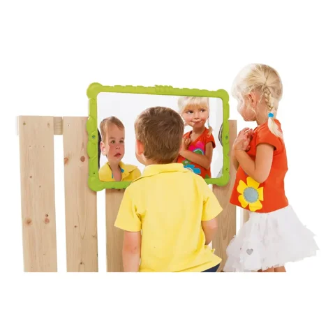 Patio Parque Spa - Espejo Juego Imaginación Jaja Deforma Silueta Verde