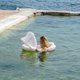 thumbnail image 5 of Flotador Inflable para Bebé Sunnylife con Asiento y Toldo, 5 of 9