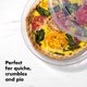 thumbnail image 4 of Plato para tartas OXO Good Grips de cristal de 23 cm con tapa, 4 of 9