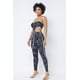 thumbnail image 4 of Top Corto con Estampado de Malla y Cuello Halter con Cadena de Plástico con Leggings a Juego, 4 of 5