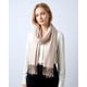 thumbnail image 4 of Bufanda de Pashmina Achillea 183 cm x 69 cm Crema/Beige, 4 of 7