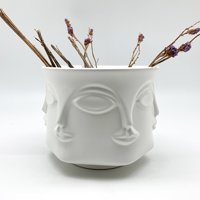 Colateral - Florero Caras Bajo Ancho