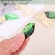 thumbnail image 4 of 30 Piezas de Cuentas de Hojas de Cristal Translúcidas de Vidrio Checo para Espaciadores en la Fabricación de Joyas, Oro Verde Oscuro, 4 of 7
