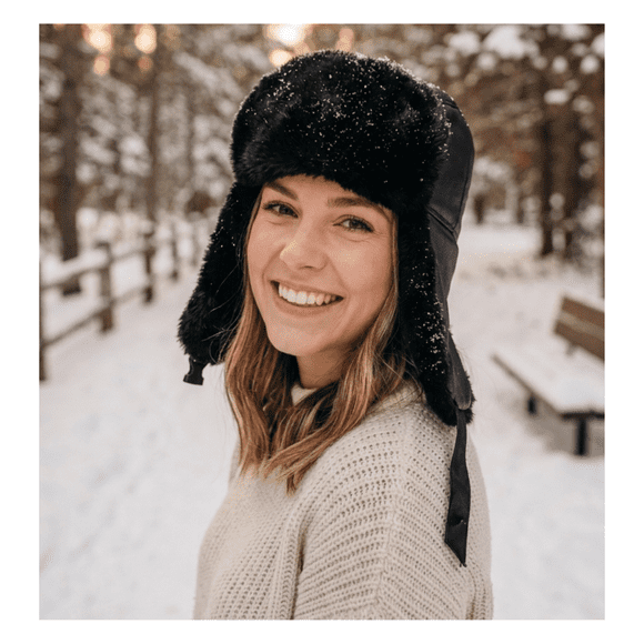 Gorro de Invierno Tipo Ushanka Ruso en Cuero Negro y Piel Sintética