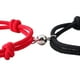 thumbnail image 4 of Par pulseras unisex para parejas cuerda roja y negra con imán, 4 of 6