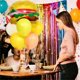 thumbnail image 2 of Centro de Mesa con Globos Zyloon Hamburguesa 2 Juegos para Fiesta, 2 of 7