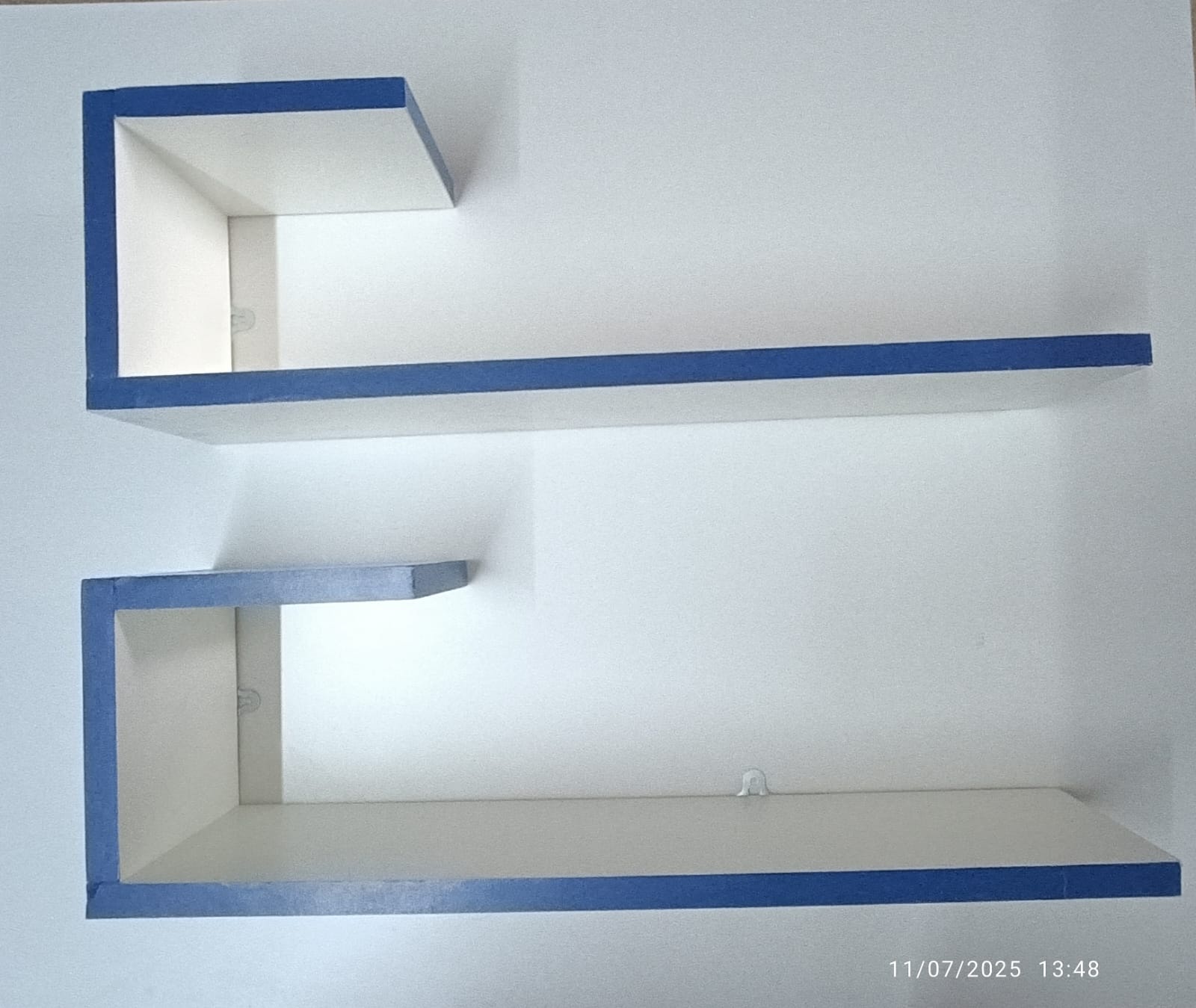 Kouzi - Set De 2 Repisas Modelo C Borde Azul