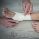 thumbnail image 2 of Venda Medica Tela Adhesiva Leukoplast Heridas Lau, 2 of 3