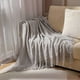 thumbnail image 2 of MANTA DECORATIVA CON DISEÑO TRENZADO 127X172 CM M02, 2 of 4
