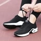 thumbnail image 2 of Zapatilla deportiva para mujer, 2 of 2