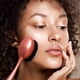 thumbnail image 4 of Brocha para base de maquillaje Real Techniques Blend & Blur para líquidos, 4 of 7