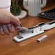 thumbnail image 4 of Engrapadora Cub Compact Para 20 Hojas Metal Blanco, 4 of 8