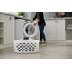 thumbnail image 3 of Cesta para ropa sucia Rubbermaid Flex N Carry 35 L, color blanco, 3 of 3