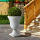 thumbnail image 5 of Urnas de plástico blancas Planter Worth, paquete de 2 unidades, 56 cm de alto, 5 of 7