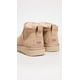 thumbnail image 4 of Bota moderna UGG Classic Ultra Mini para mujer, color arena, talla 8, 4 of 5