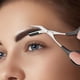 thumbnail image 2 of Tijeras de acero inoxidable de color para cejas con peine, tijeras para recortar cejas, herramienta de maquillaje para recortar cejas, peine, 2 of 5