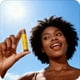 thumbnail image 5 of Bálsamo labial Glo Melanin, limón y cúrcuma, iluminador, 5 of 9