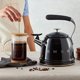 thumbnail image 2 of Tetera de Cocina Smeg 2,3 L Negra Estilo Retro de los 50, 2 of 5