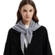 thumbnail image 1 of Bufanda Triangular ACUSHLA de Lana Merino Suave y Cálida, 1 of 6