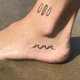 thumbnail image 3 of Tatuaje Temporal UBICA Minimal Surfer Line Art, 3 of 9