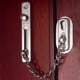 thumbnail image 3 of Protector de puerta con cadena y cerradura, cerradura de cadena con botón de presión, antirrobo, de acero inoxidable 304, sin perforaciones, para puerta corredera de dormitorio de hotel., 3 of 8