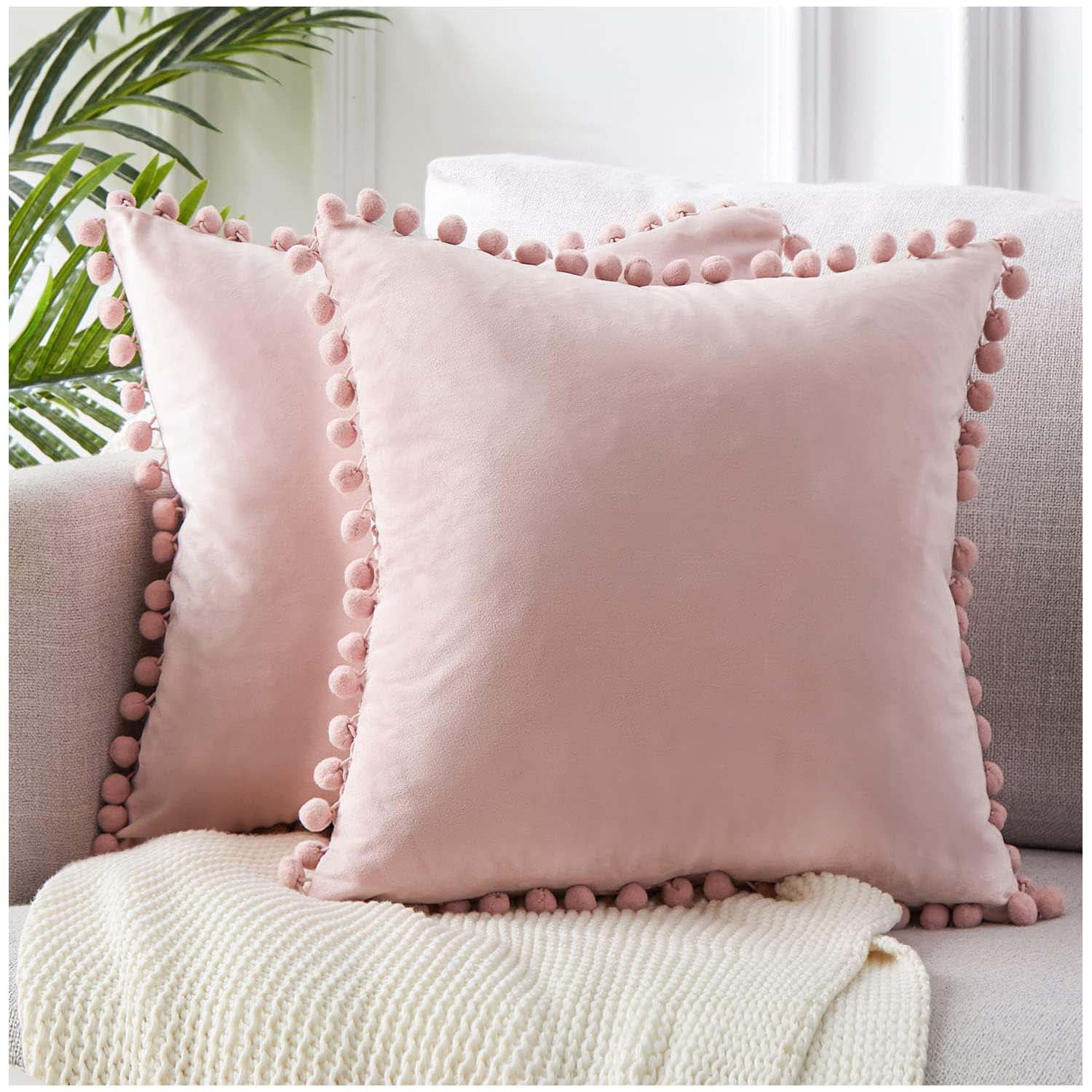 Wyj Hogar - Pack De 02 Fundas De Cojín De Terciopelo Con Pompon 45x45 Rosa