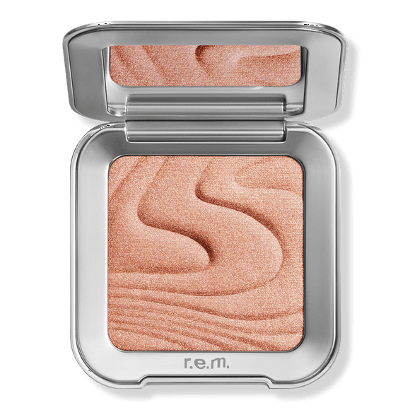 Iluminador Interstellar en Miss Saturn - rem beauty