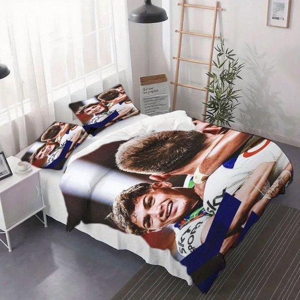 3pcs Reese Walsh and Teammates Hug Duvet Cover Set - Duvet Cover + Pillowcase Suitable for Home Bedroom