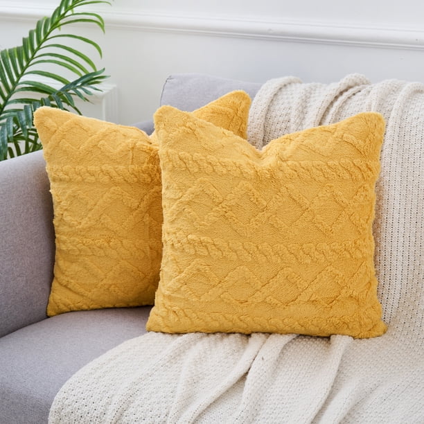 REGALWOVEN Juego de 2 Fundas de Cojín Decorativas Fundas de Cojín de Piel Sintética para Sofá Amarillo 20" x 20"