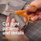 thumbnail image 4 of Set de tijeras Fiskars con mango naranja de 8" y 5", 4 of 7