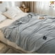 thumbnail image 2 of Frazada Microfibra Premium 200 X 230 Cm Ultra Suave Y Comoda, 2 of 6