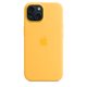 thumbnail image 5 of Funda de silicona para iPhone 15 de Apple con MagSafe, color Sunshine, 5 of 6