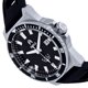 thumbnail image 3 of Reloj Shield Reef con correa roja con fecha, 3 of 10