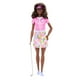 thumbnail image 1 of Muñeca moderna Barbie jugadora de golf morena con palo de golf, 1 of 3
