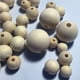 thumbnail image 3 of DayCount 200 cuentas de madera natural sin terminar, 12 mm, 14 mm, 16 mm, 18 mm, 20 mm, bolas redondas de madera, accesorios de joyería, dijes, bolas naturales lisas, 3 of 5