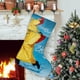 thumbnail image 1 of Cantando Bajo la Lluvia Tema: Calcetines de Navidad, fino lino blanco para colgar en escaleras y chimenea, decoración navideña para el hogar, regalo de Navidad.54cm×38cm, 1 of 5