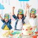 thumbnail image 4 of Paquete de 35 coronas de fiesta de cumpleaños JTIEO para aula infantil, 4 of 5
