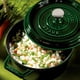 thumbnail image 4 of Hierro fundido Cocotte Staub, 4 litros, fabricado en Francia, con tapa verde albahaca, 4 of 9