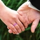 thumbnail image 4 of Paquete de 10 anillos de boda de silicona para mujer, finos y apilables, de goma duradera, ideales para el amor, la pareja, recuerdos y actividades al aire libre., 4 of 8