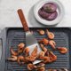 thumbnail image 4 of Tornero y espátula para hamburguesas New Star Foodservice con mango de madera, 4 of 9