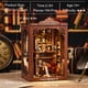 thumbnail image 2 of Kit DIY Book Nook Clover&Clover Biblioteca Crepúsculo con LED, 2 of 9